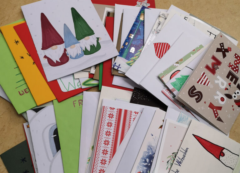 Klasse 6b gestaltet Weihnachtskarten für  Seniorenheime